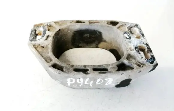 Audi A4 S4 B6 8E 8H Engine mounting bracket 8d019933