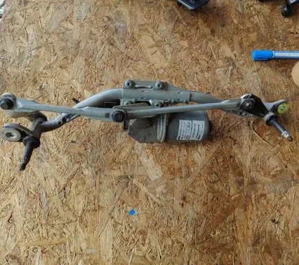 Audi A1 Front wiper linkage and motor W000022789 8X1955119