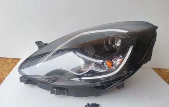 Ford Puma Headlight/headlamp 90202380