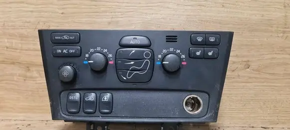 Volvo V70 Climate control unit 8691876