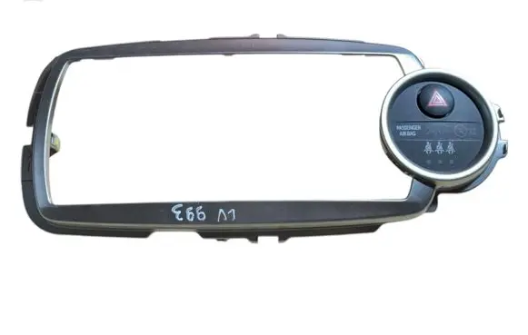 Toyota Yaris Radio/GPS head unit trim 864510D010
