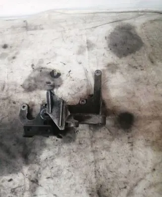 Ford Focus Engine mounting bracket AV6Q9B470BB