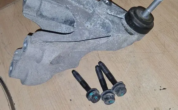 Dacia Spring Engine mount bracket