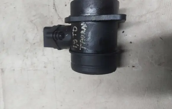 Volkswagen Touran I Mass air flow meter 038906461B 0281002531
