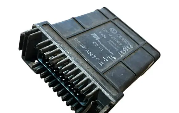 Volkswagen PASSAT B3 Engine control unit/module 037906022AM