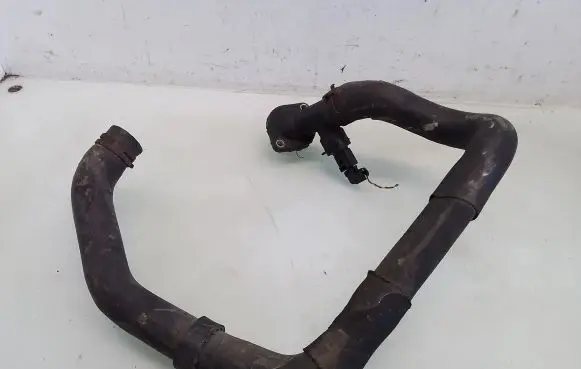 Volkswagen Touran I Engine coolant pipe/hose
