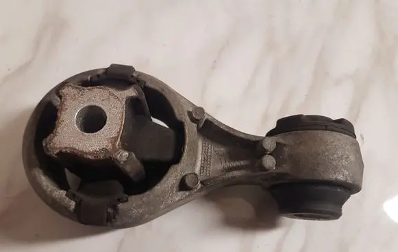Nissan Qashqai Engine mount bracket 11350JD000