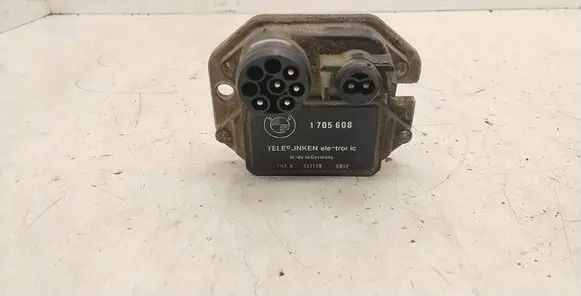 BMW 3 E30 Ignition amplifier control unit 1705608 8812 337179