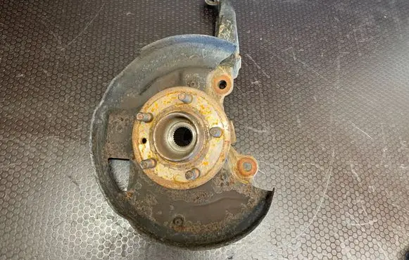 Land Rover Range Rover Sport L320 Front wheel hub RUB500130