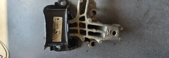 Nissan Qashqai Engine mount bracket 112102405R