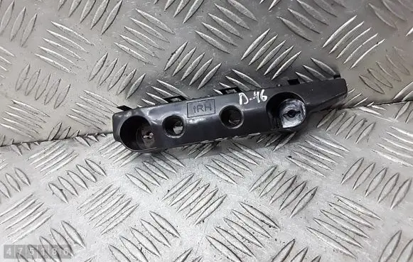 Nissan Pulsar Front bumper mounting bracket 622243zl0a