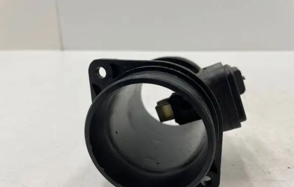 Nissan Juke I F15 Mass air flow meter 8200682558 5WK97021 H8200702517