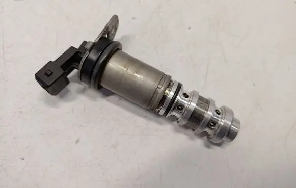 BMW 7 F01 F02 F03 F04 Camshaft vanos timing valve 7561265 11367561265 11367585776