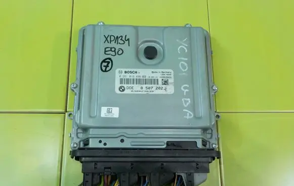 BMW 3 E90 E91 Engine control unit/module DDE8507202