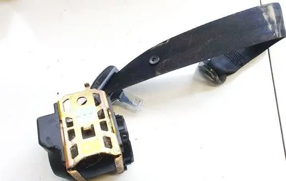 Rear seatbelt