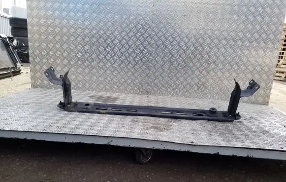 Volvo XC70 Bottom radiator support slam panel 31368100