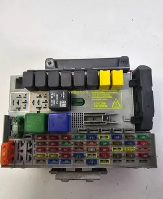 Opel Zafira A Fuse box set 24412497