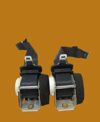 Ford Kuga I Front seatbelt