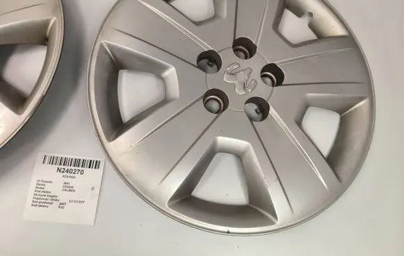 Dodge Caliber R15 wheel hub/cap/trim 