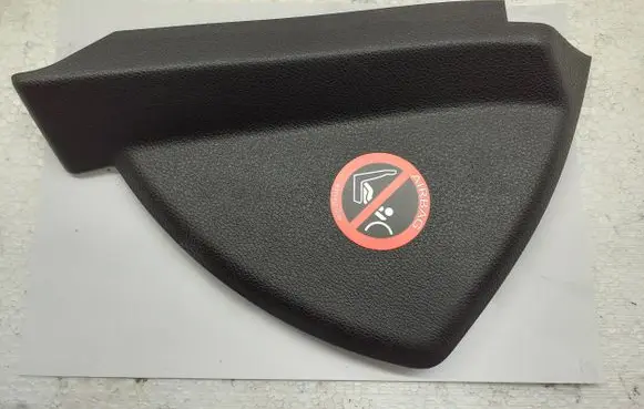 Mercedes-Benz C W204 Dashboard side end trim A2046800378 107368