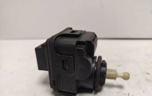 Headlight level adjustment motor