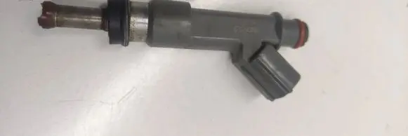 Toyota C-HR I Fuel injector
