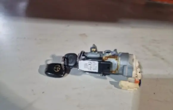 Toyota Avensis Verso Ignition lock 8978328070