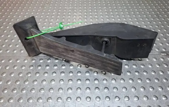 BMW 5 E60 E61 Accelerator throttle pedal S27705441 6772645