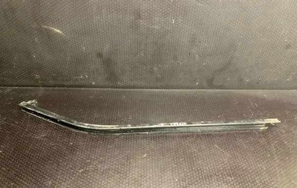 Opel Vivaro Sliding door bottom rail 