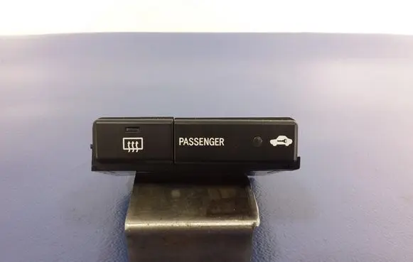 Toyota Avensis Verso Other switches/knobs/shifts 84790-05130