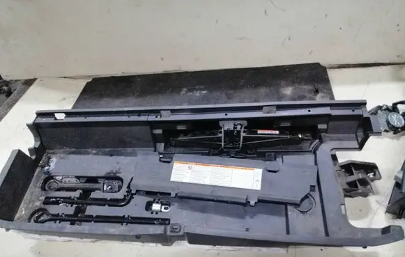 Toyota Highlander XU70 Tool set 