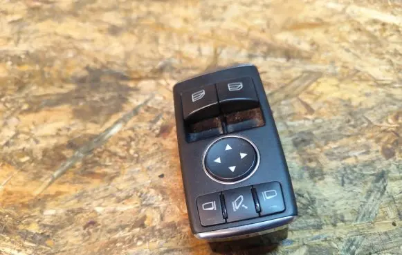 Mercedes-Benz C W204 Electric window control switch A1729056900 69745100