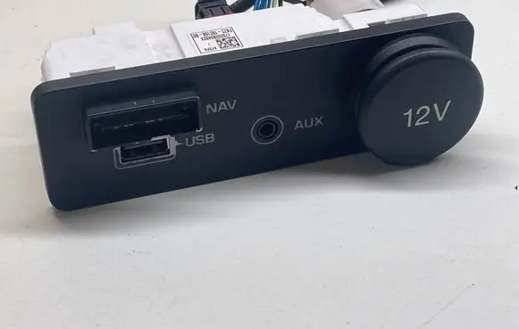 Land Rover Discovery Sport USB socket connector FK7219C166BD