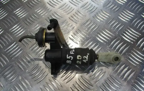 Volkswagen PASSAT B5.5 Clutch slave cylinder 