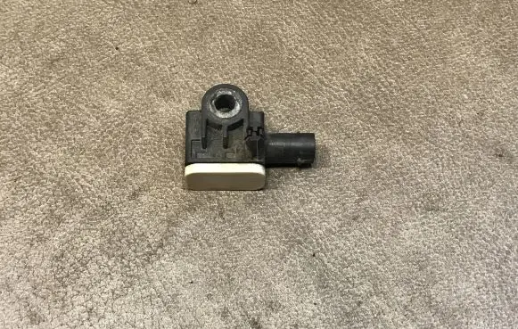 Mercedes-Benz GL X166 Airbag deployment crash/impact sensor A1668210151