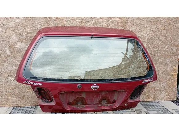 Nissan Almera Front vent window/glass (coupe) 