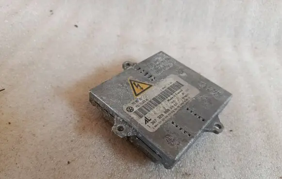 Volkswagen Sharan Headlight ballast module Xenon 1307329068 7M3907391