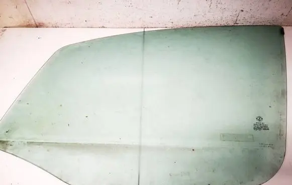 Fiat 500L Front door window glass four-door AS2