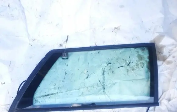 Volkswagen PASSAT B4 Rear side window