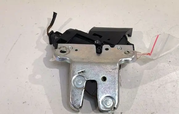 Volkswagen PASSAT B6 Tailgate exterior lock 4F5827505D