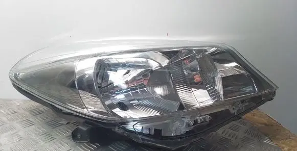 Toyota Yaris Headlight/headlamp