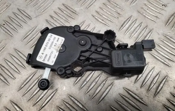 Mercedes-Benz GL X166 Vent window/glass motor A1666700004