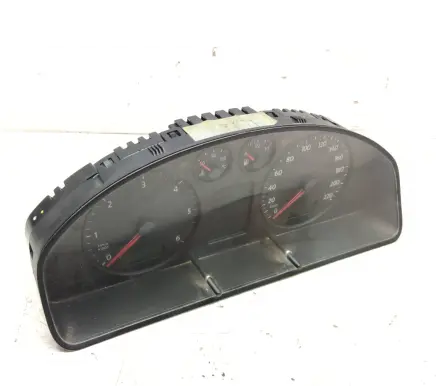 Volkswagen Transporter - Caravelle T5 Speedometer (instrument cluster) 88311346