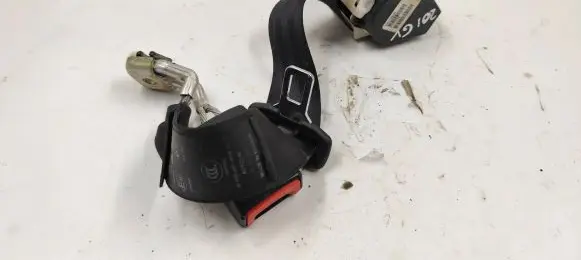 Middle seatbelt (rear)