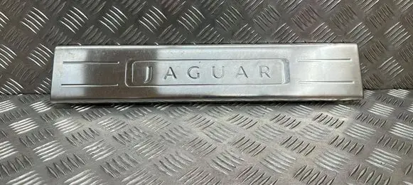 Jaguar XJ X351 Front sill trim cover AW9313200AE
