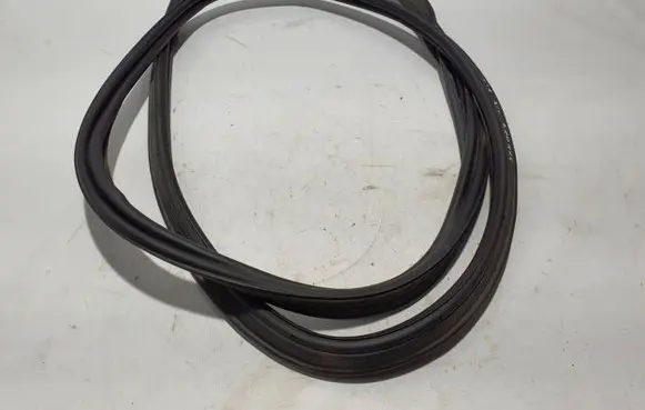Citroen C4 III e-C4 Trunk rubber seal (body) 9836232980