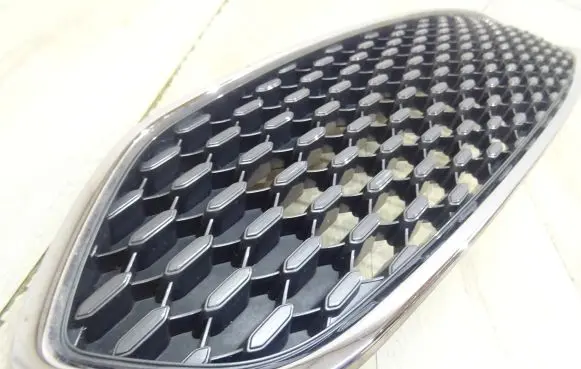 Ford Ka Front bumper upper radiator grill J7BB7081D