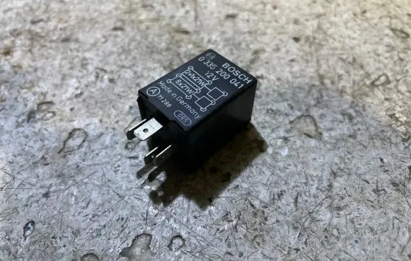 BMW 5 E28 Other relay 0335200041 6X21W 71288