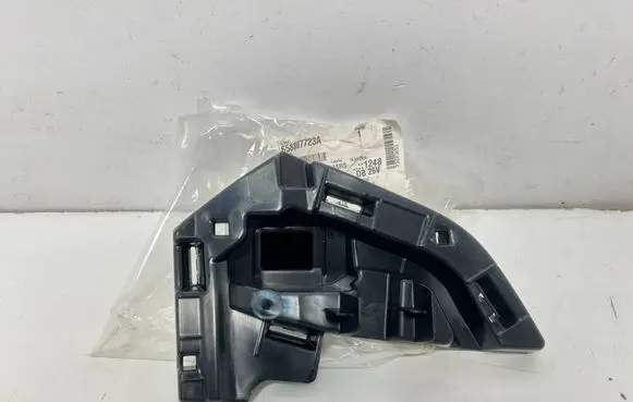 Skoda Kamiq Front bumper mounting bracket 658807723A