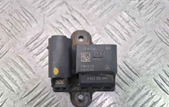 Mercedes-Benz E W212 Glow plug pre-heat relay A6519005502 0522120204